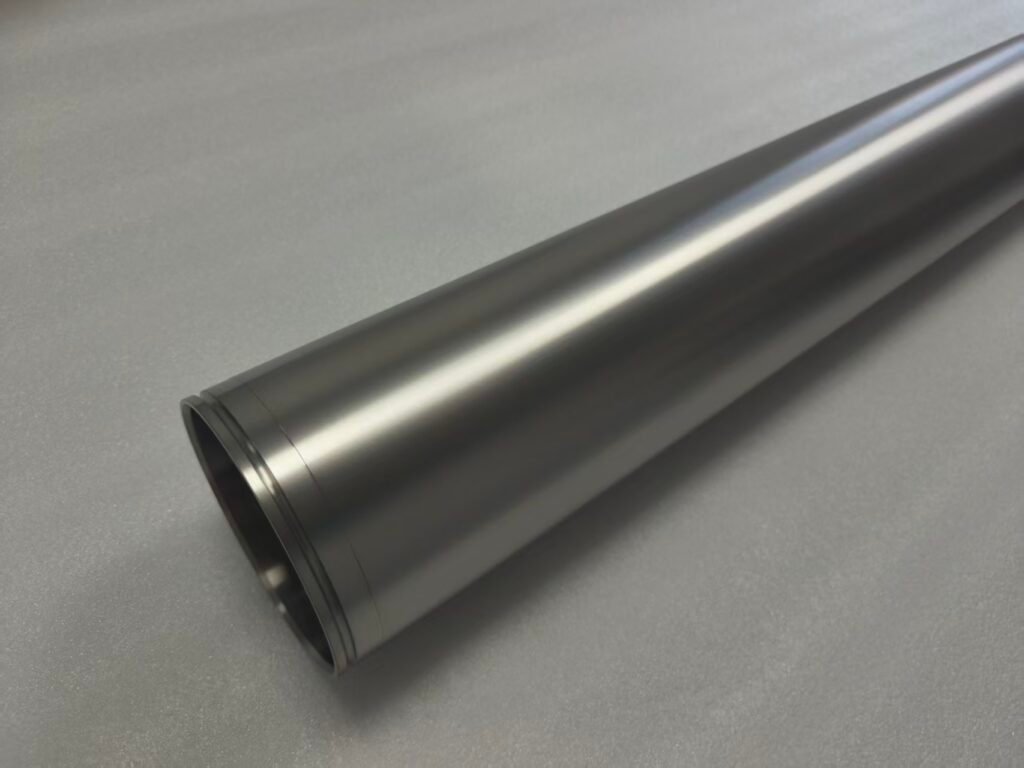 Cible rotative en titane pour les applications de revêtement par dépôt physique en phase vapeur (PVD) et de pulvérisation magnétron