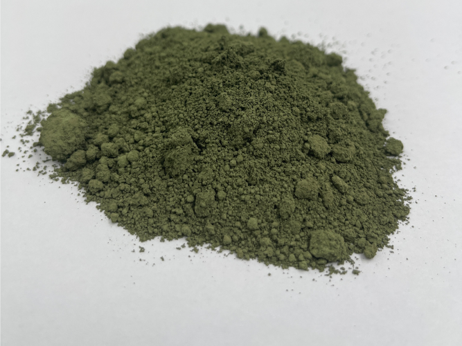 Comparison of nano nickel oxide and micron-scale nickel oxide particle sizes. Smaller NiO particles generally provide a higher surface-area-to-mass ratio, while micron NiO is often easier to handle and process.